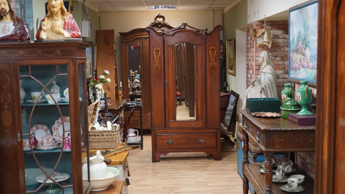 Antique Mahogany Compact Wardrobe - Image 1