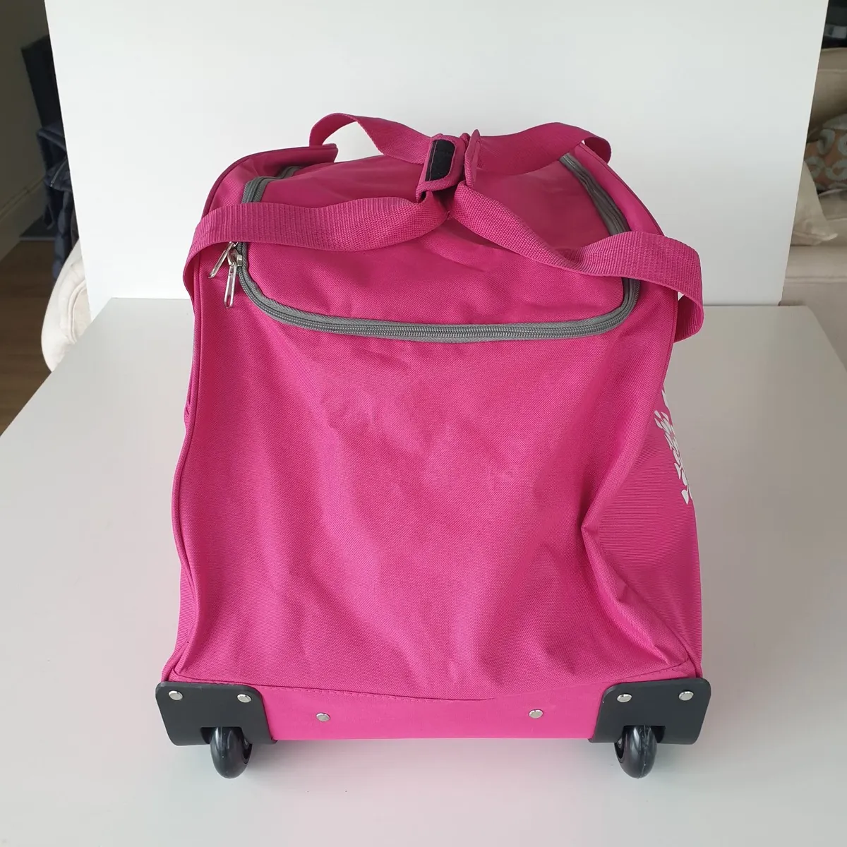 Tupperware pink roller bag - Image 2