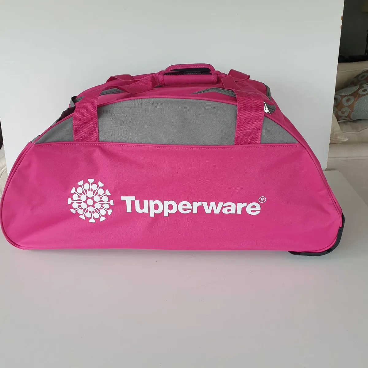 Tupperware pink roller bag - Image 3