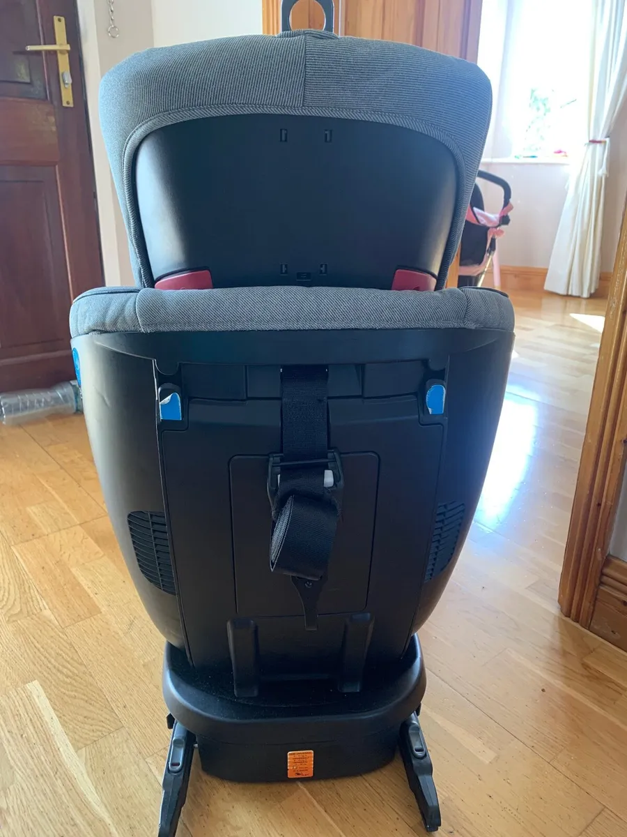Child Car seat - Image 1