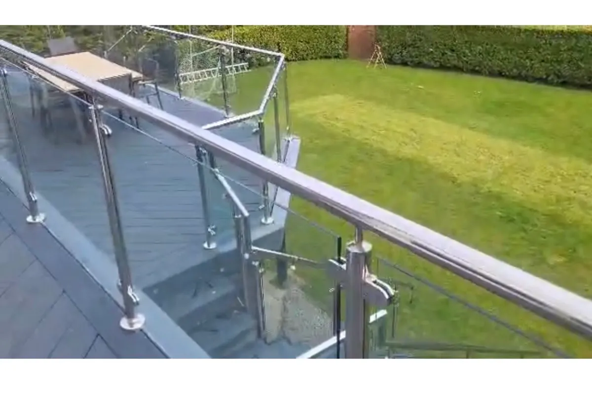 Balcony glass panels and stainless steel posts - Image 3