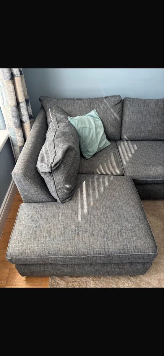 L shaped couch - Image 1