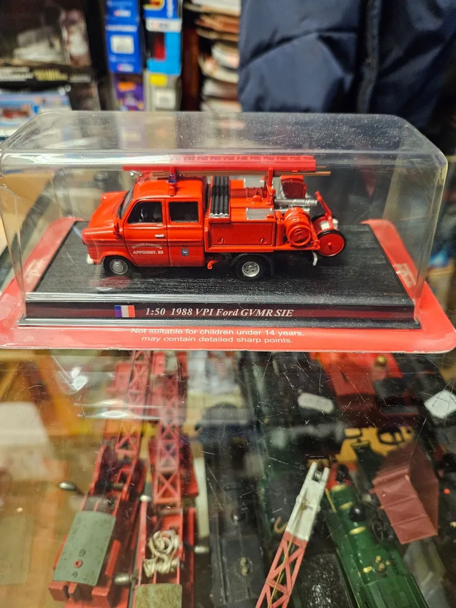 Corgi Atlas Ford Transit Fire Engine - Image 2