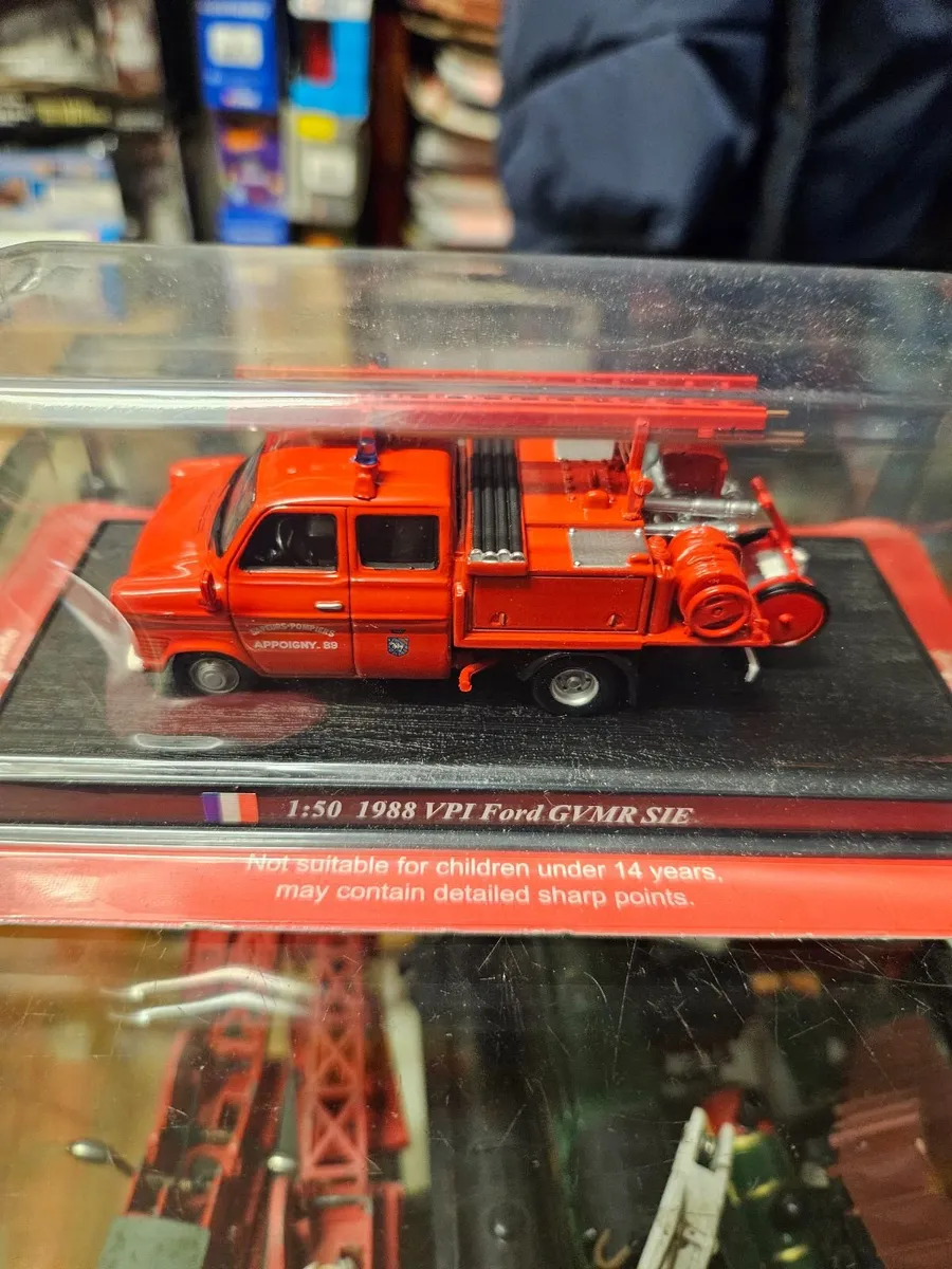 Corgi Atlas Ford Transit Fire Engine - Image 3