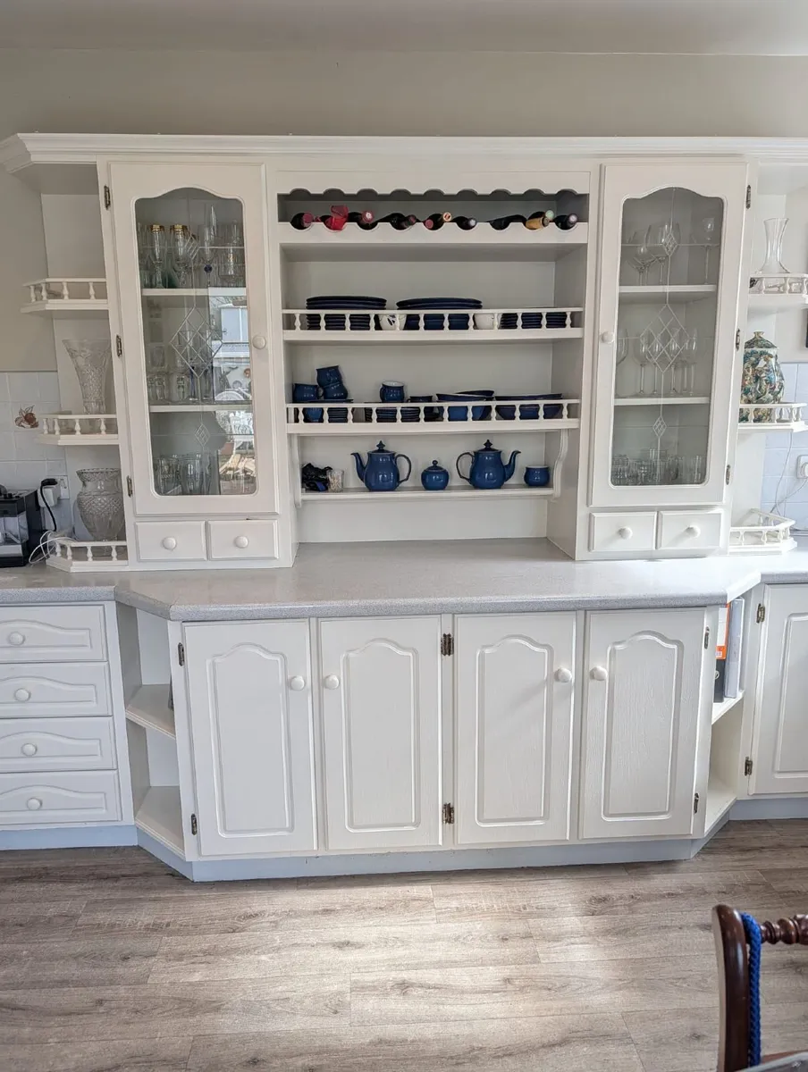 Soild oak painted kitchen - Image 1