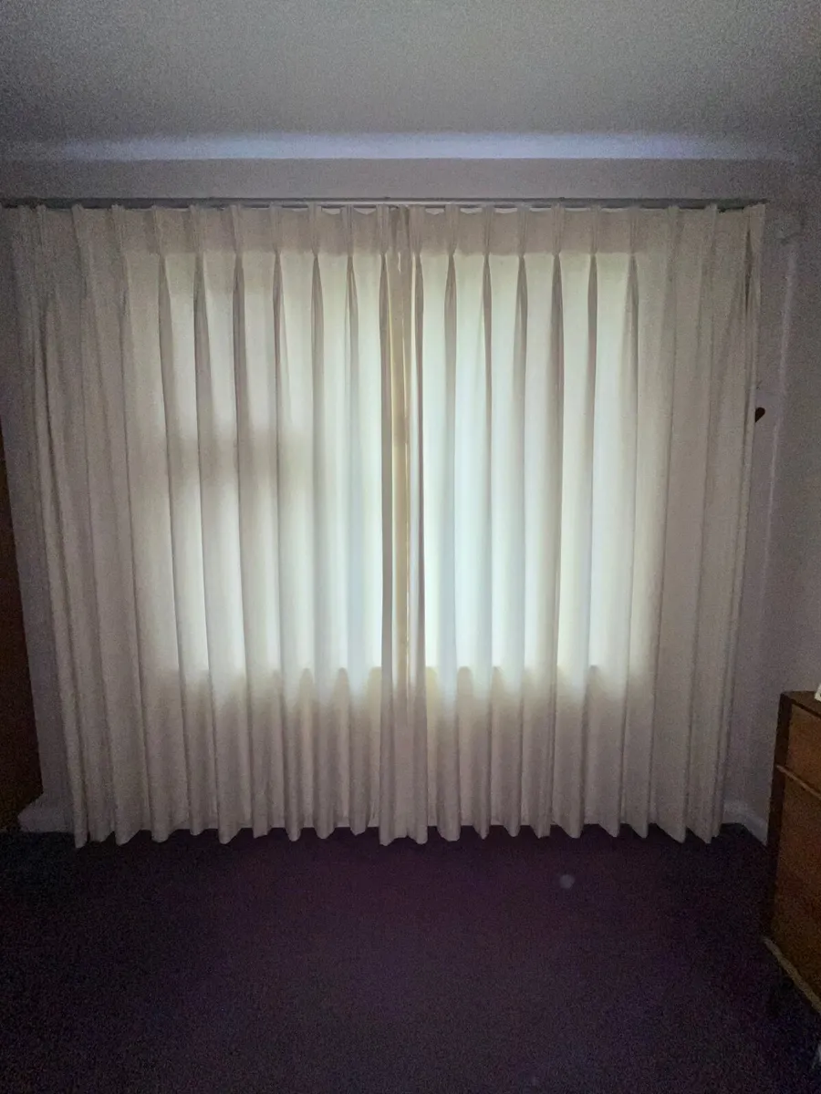Curtains - Image 2