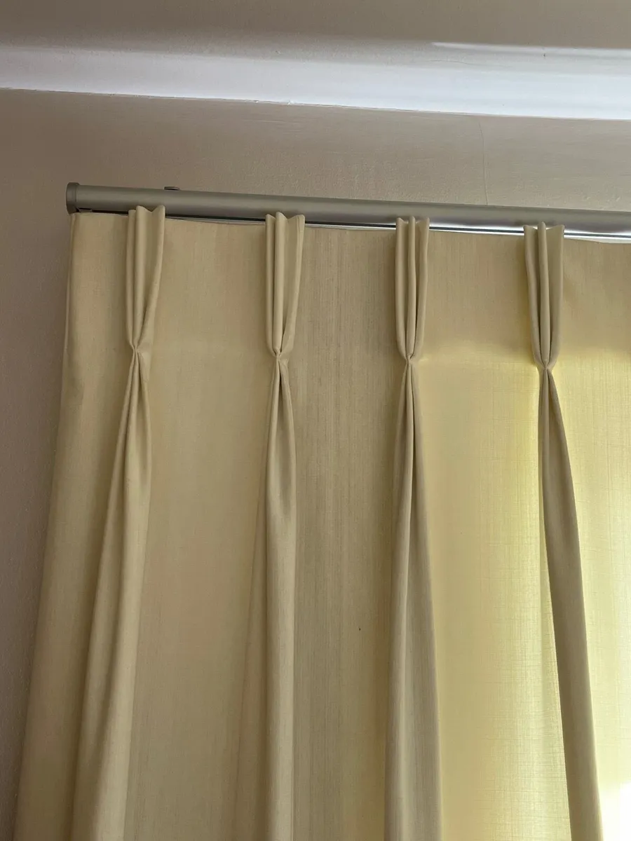 Curtains - Image 3
