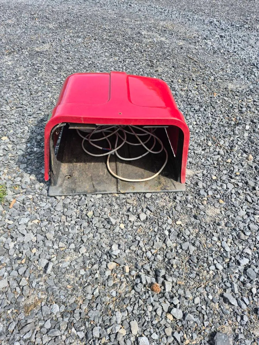 Robotic lawnmower charging station - Image 1