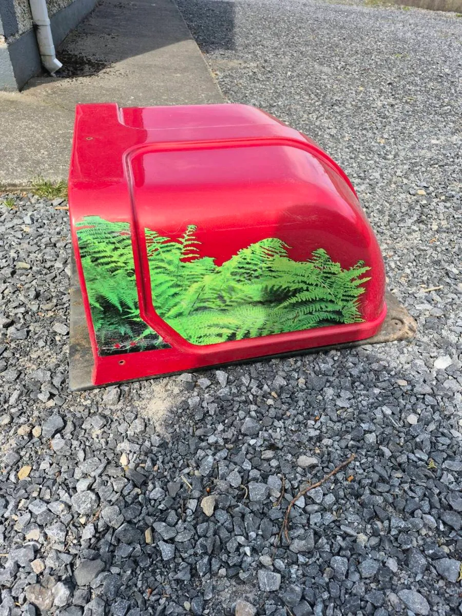 Robotic lawnmower charging station - Image 2