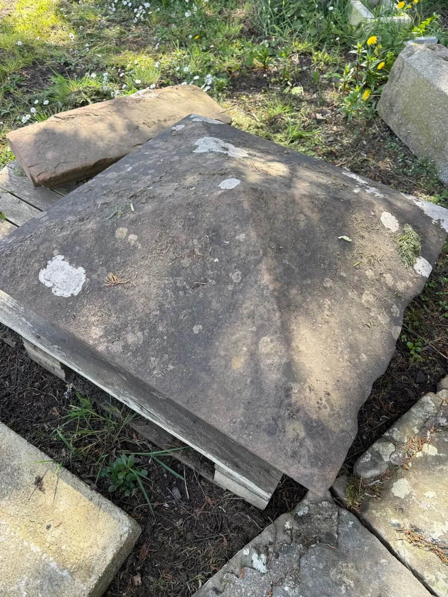 One large single sandstone pilar cap - Image 3