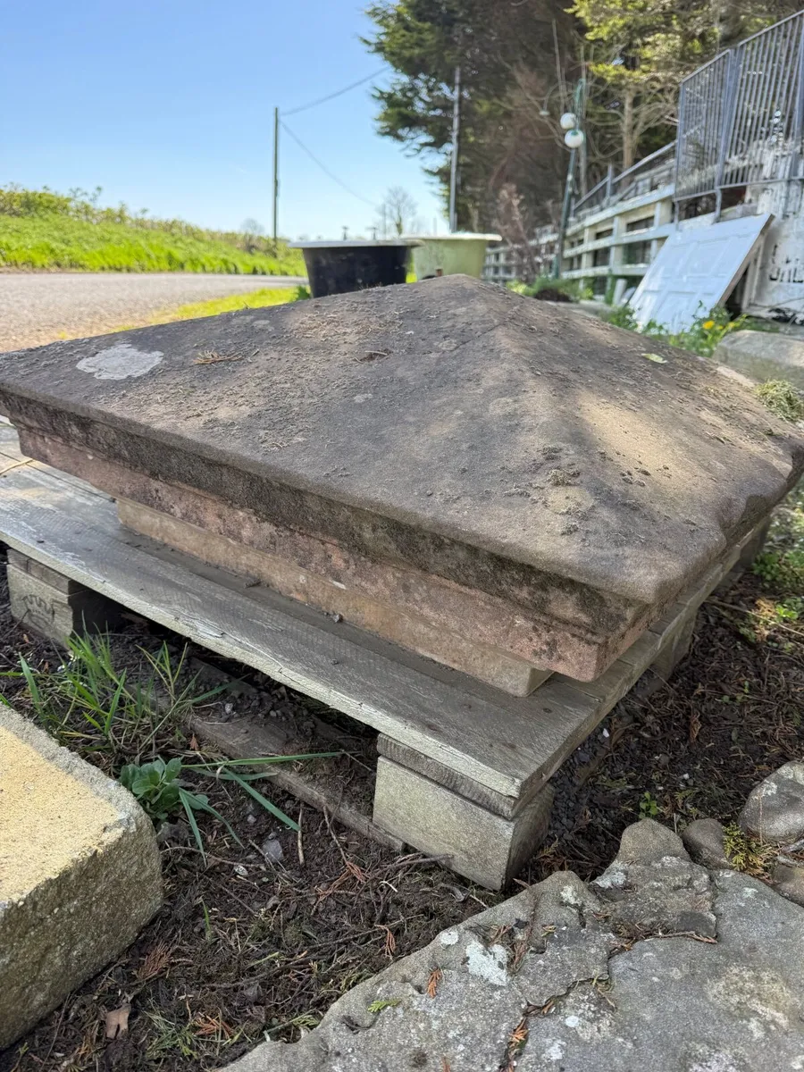 One large single sandstone pilar cap - Image 2
