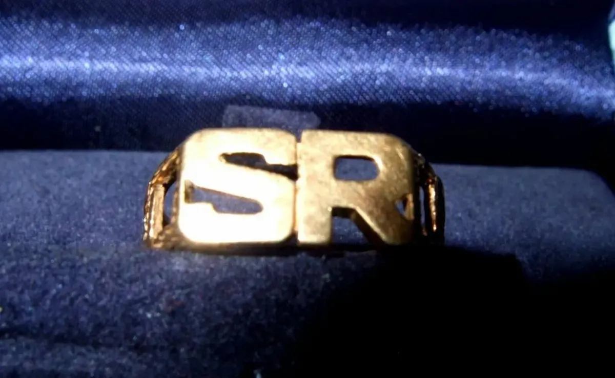 Vintage 9ct Gold 'SR' Signet Ring - Image 2