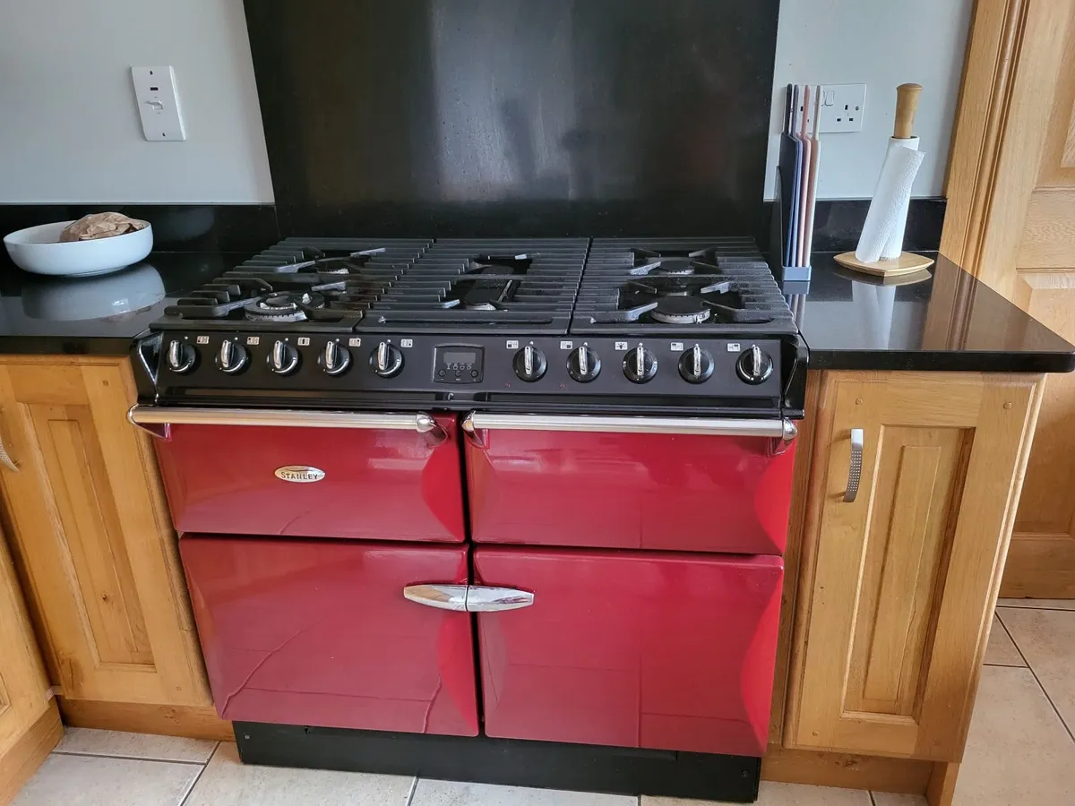 Stanley cooker/oven and Cooker hood - Image 1