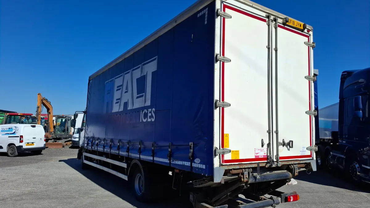 2018 Renault D12 Curtain Sider 12Ton, Sleeper Cab - Image 4