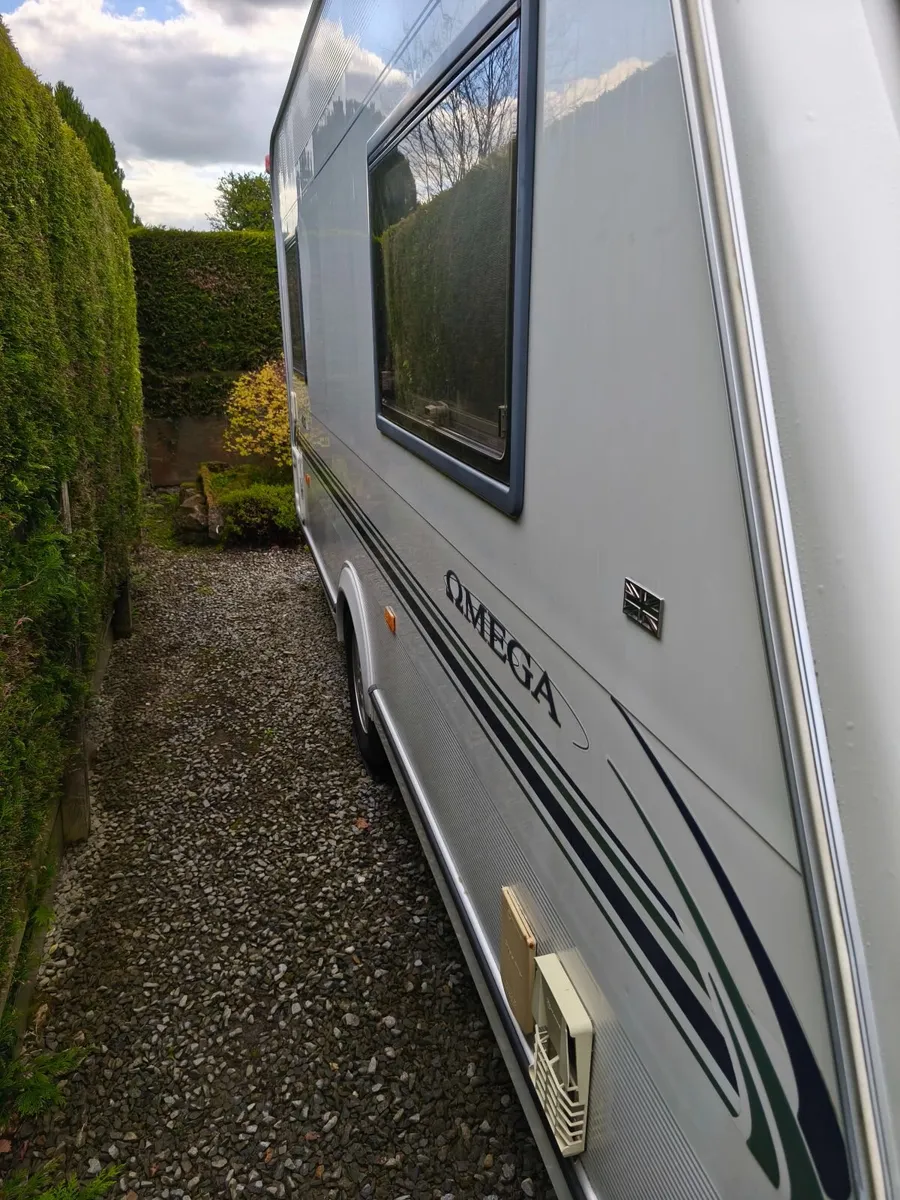 2002 Compass Omega 2 Berth & all accessories - Image 3