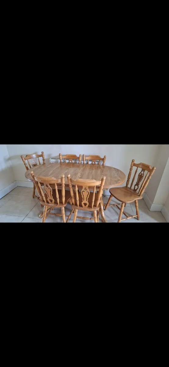 Table and chairs - Image 1