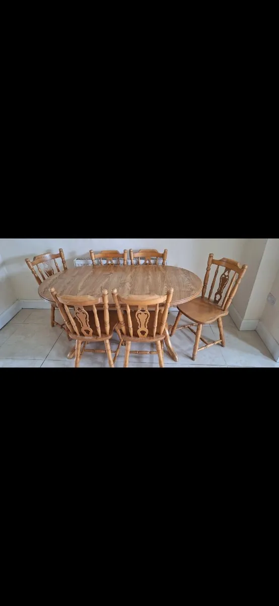 Table and chairs - Image 2