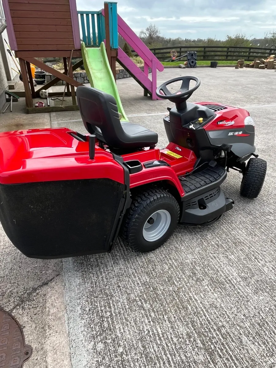 Tractor lawn mower - Image 1