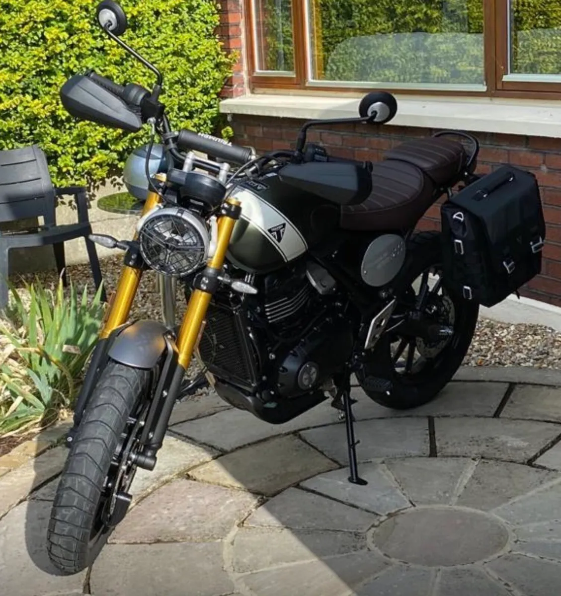 Triumph Scrambler 400 X - Image 1