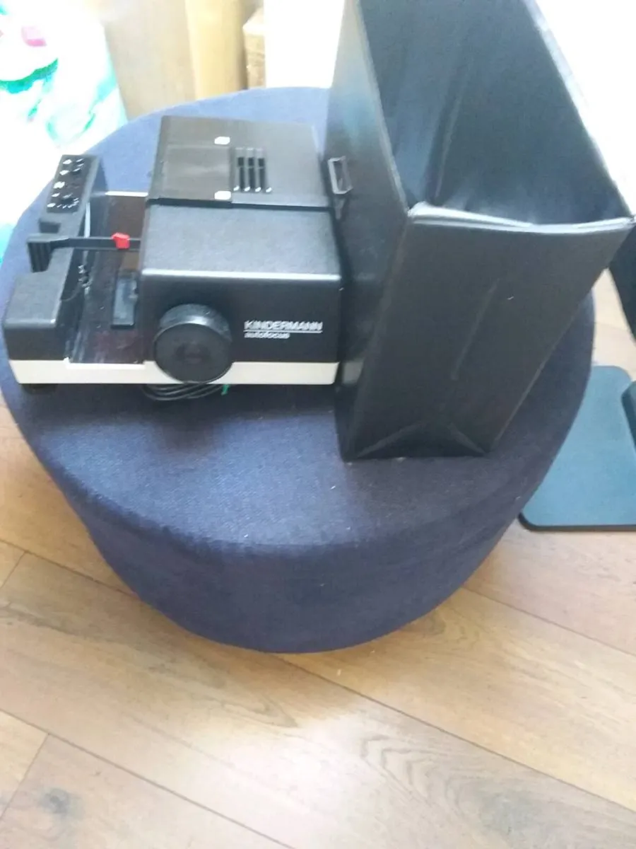 1  KINDERMANN SLIDE PROJECTOR   REMOTE   TO CLEAR - Image 1