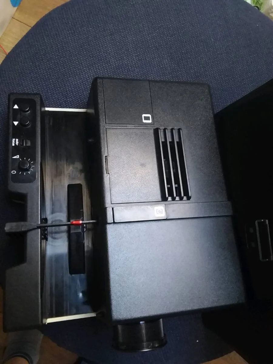 1  KINDERMANN SLIDE PROJECTOR   REMOTE   TO CLEAR - Image 2