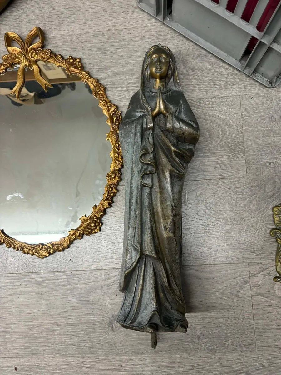 Saint statue (heavy ornament)