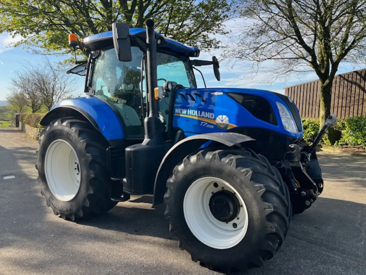New Holland T7.225 Auto-Command c/w F/l + PTO - Image 1