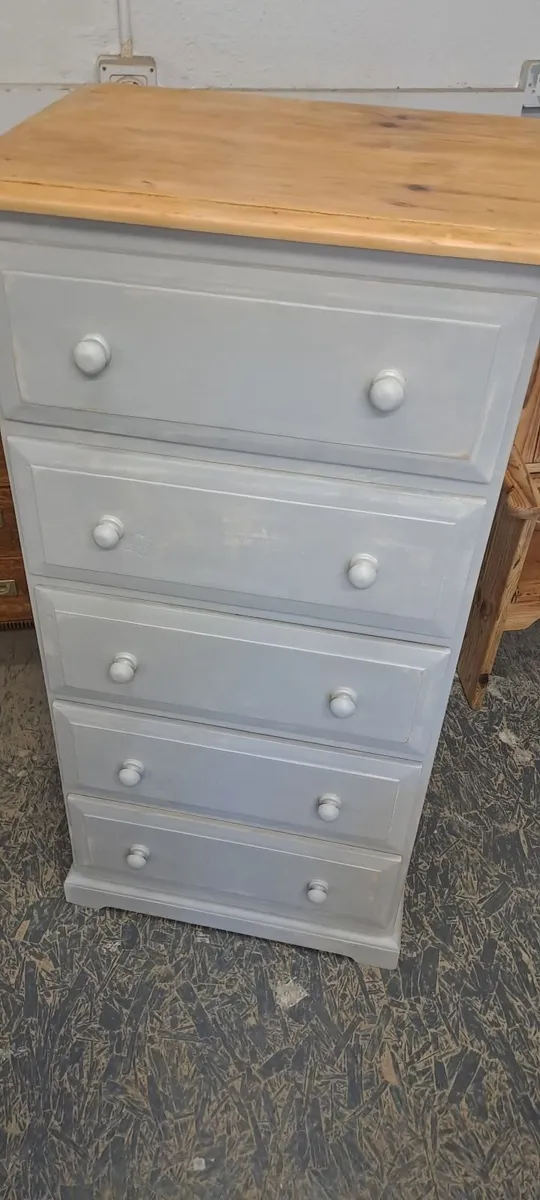 Large vintage pine chest of drawers - Image 4