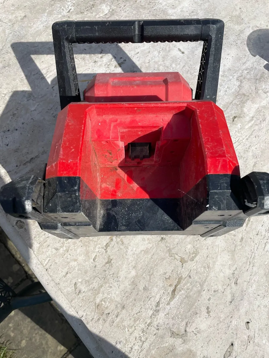 Milwaukee flood light - Image 2