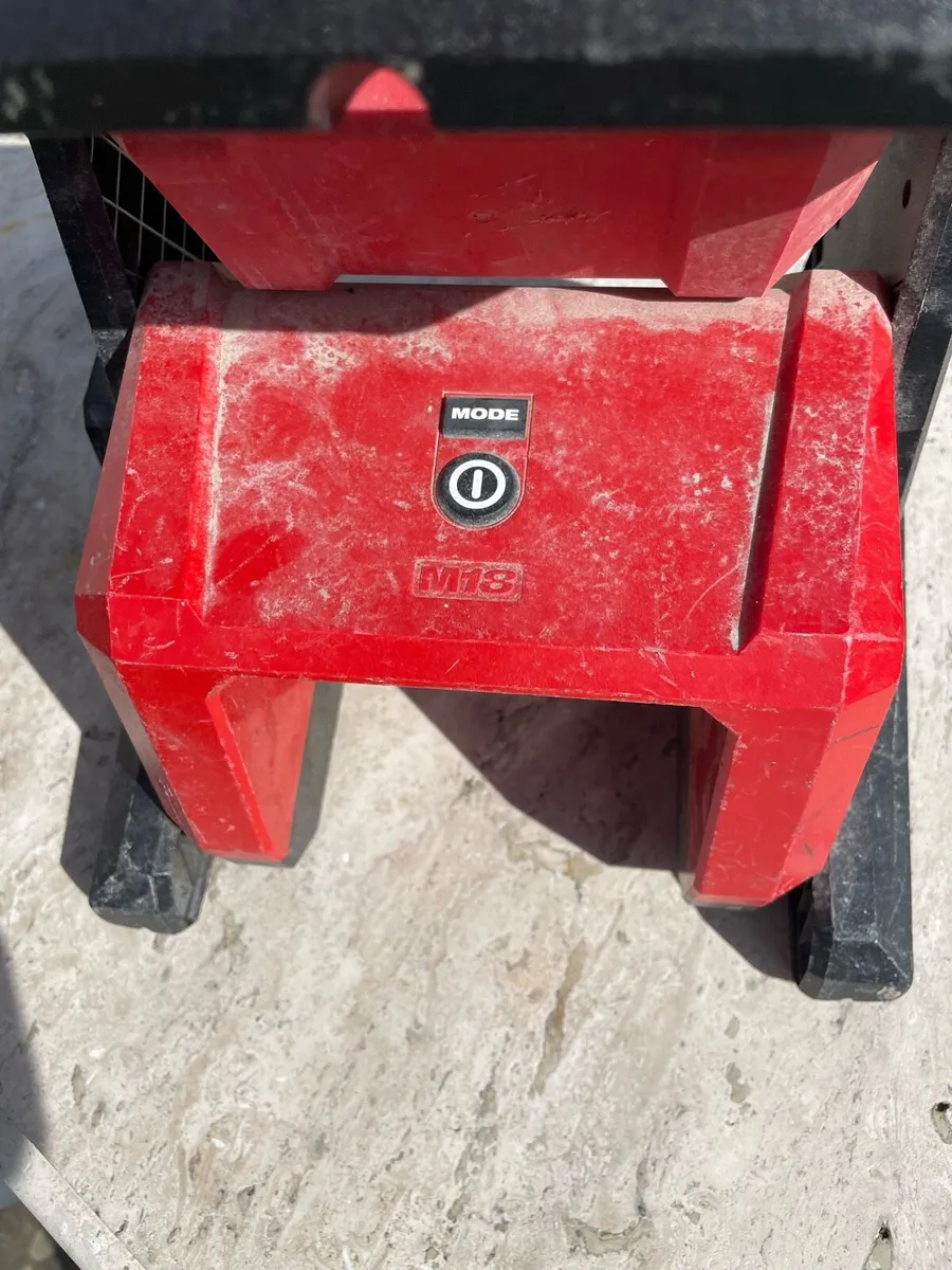 Milwaukee flood light - Image 3