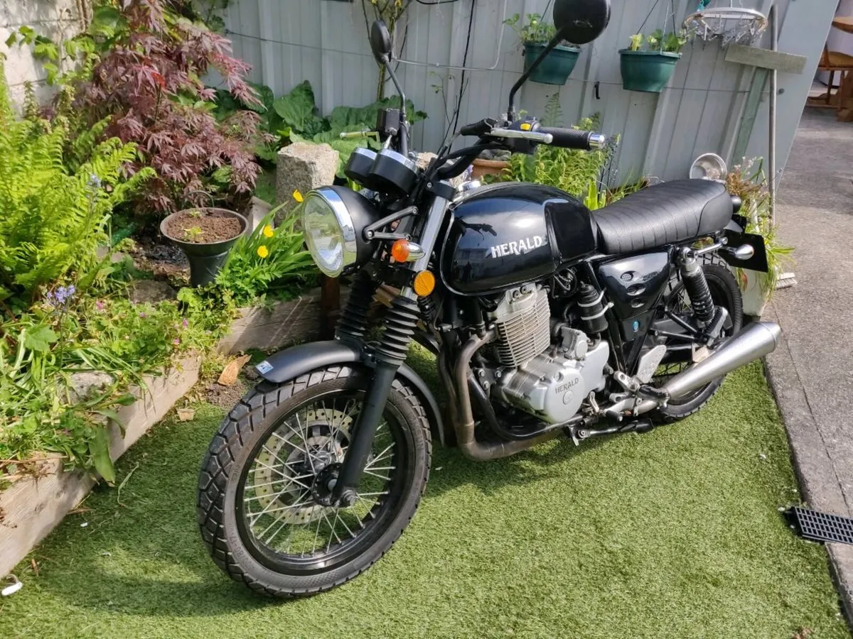 Herald 400cc Classic - Image 3