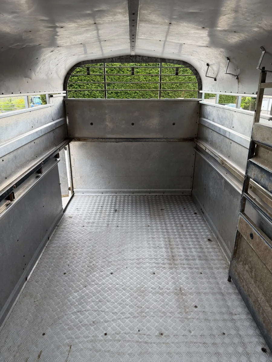 Nugent livestock trailer - Image 2