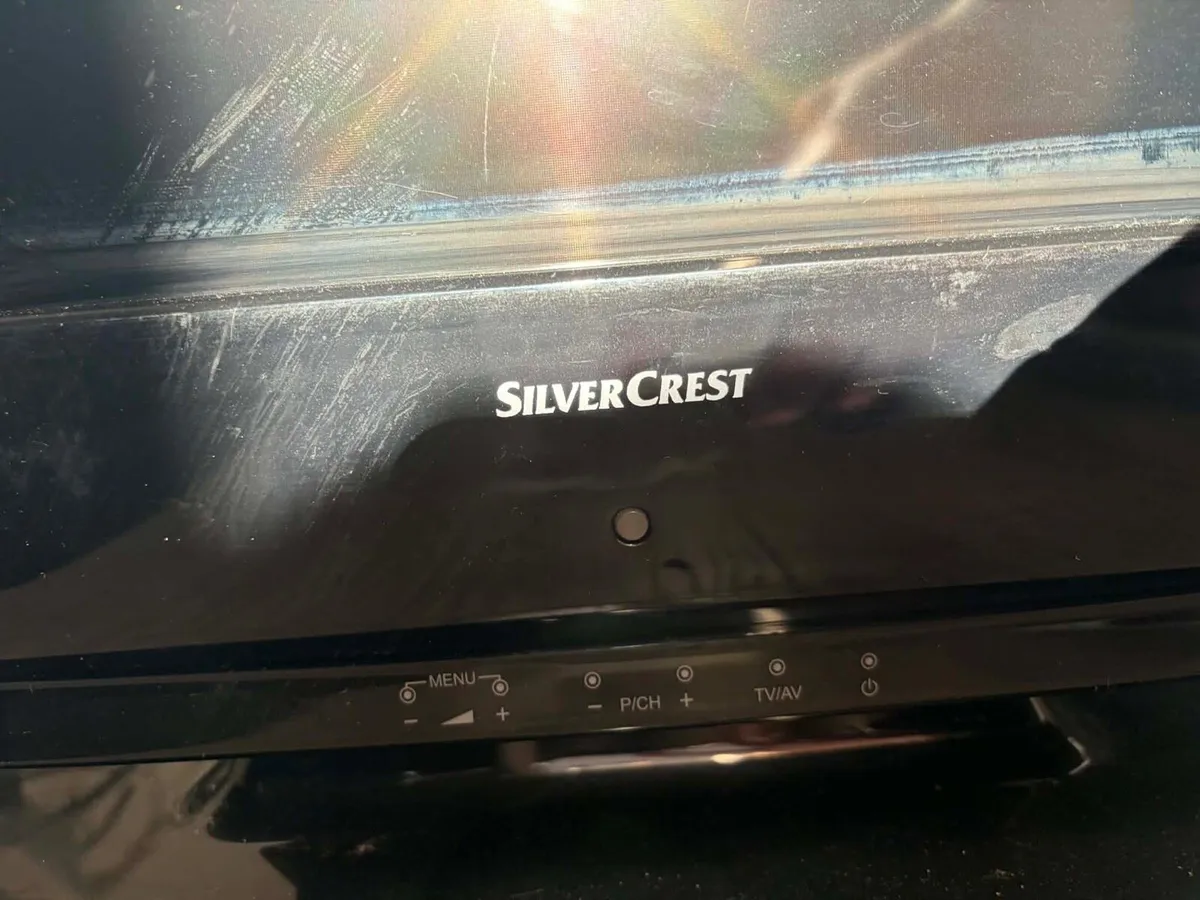 Tv with remote €30 - Image 2