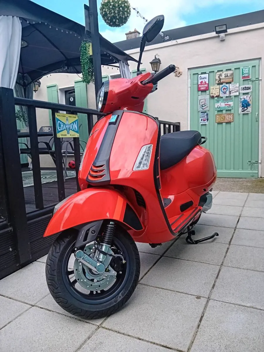 Vespa Gts 300 Super - Image 2