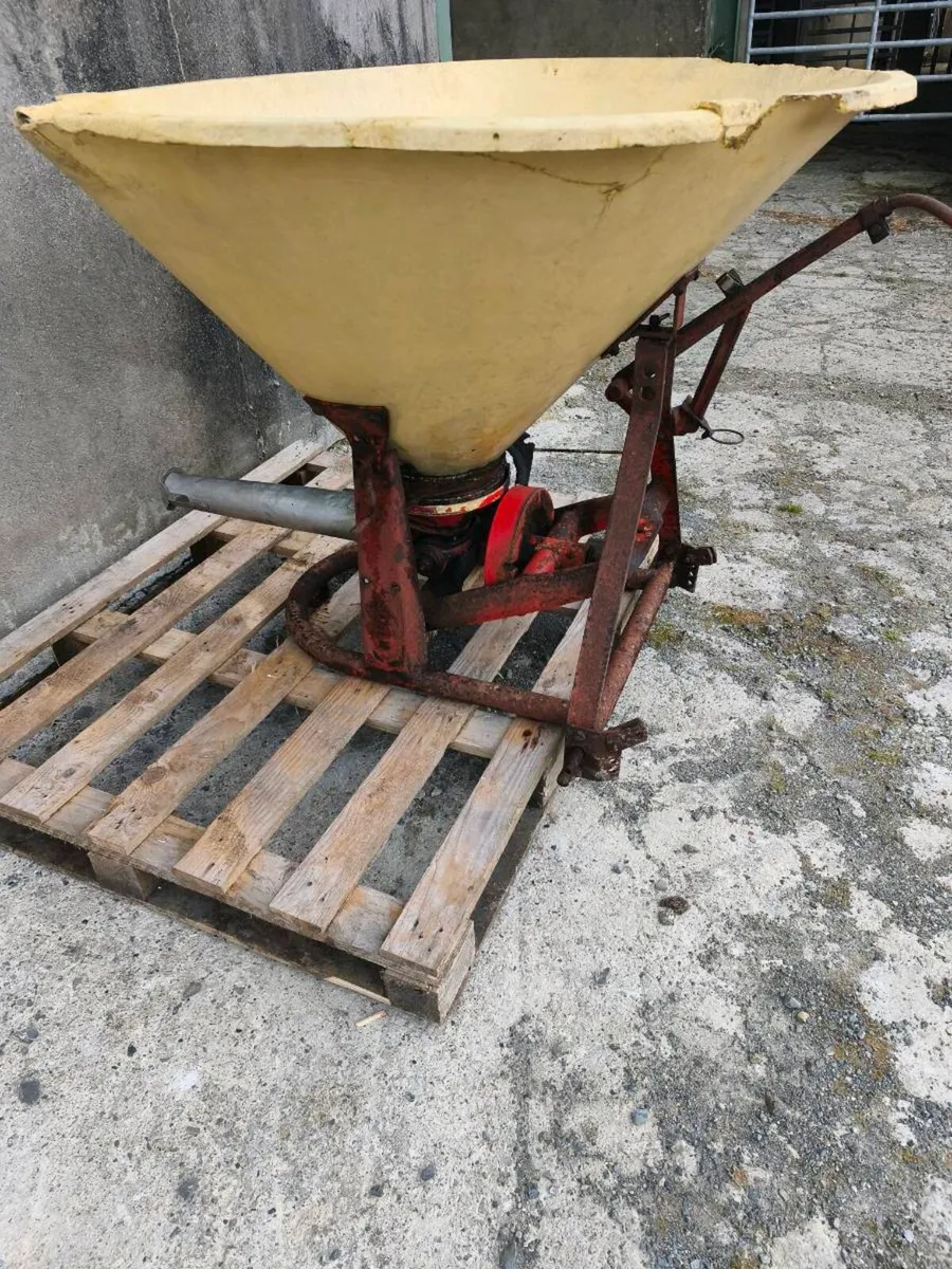 Fertilizer spreader - Image 3