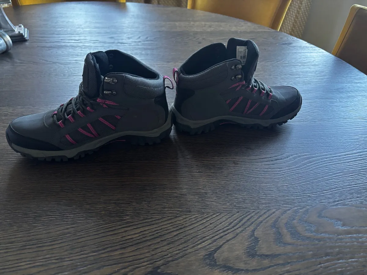 Ladies walking boots - Image 2