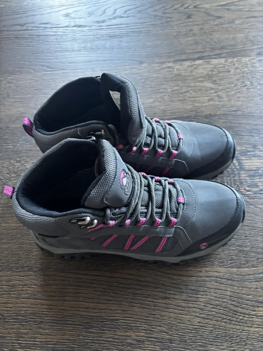 Ladies walking boots - Image 3