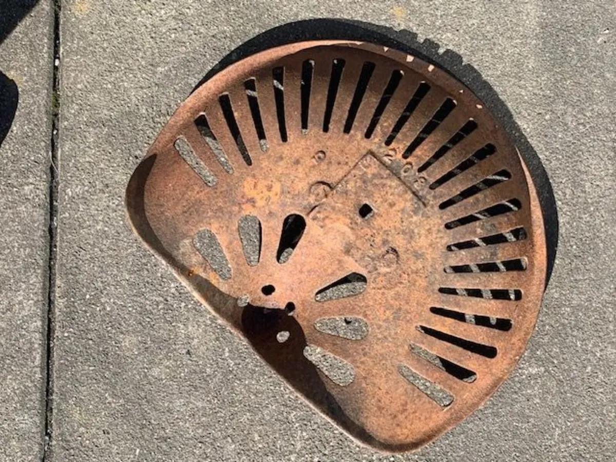 Cast Iron Tractor Seat - Image 2
