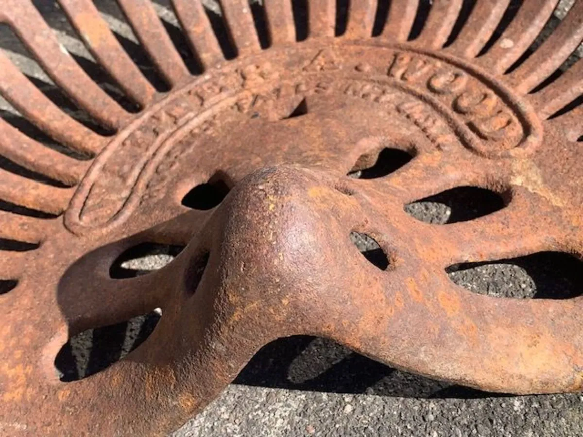 Cast Iron Tractor Seat - Image 3