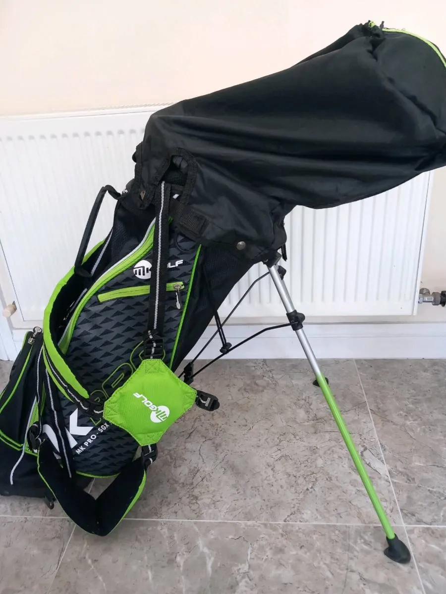 Kids golf clubs and bag with stand - Image 2