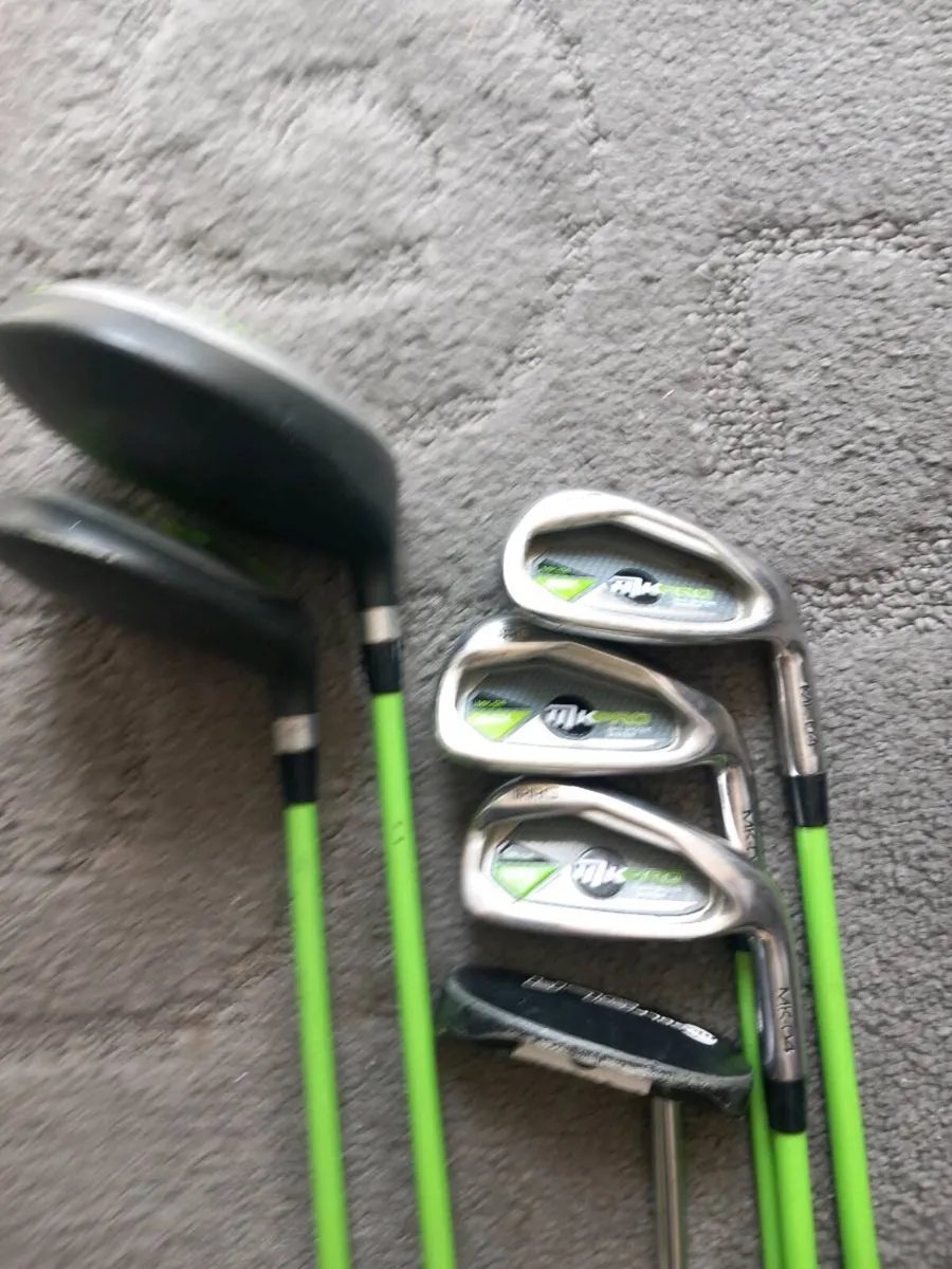 Kids golf clubs and bag with stand - Image 4