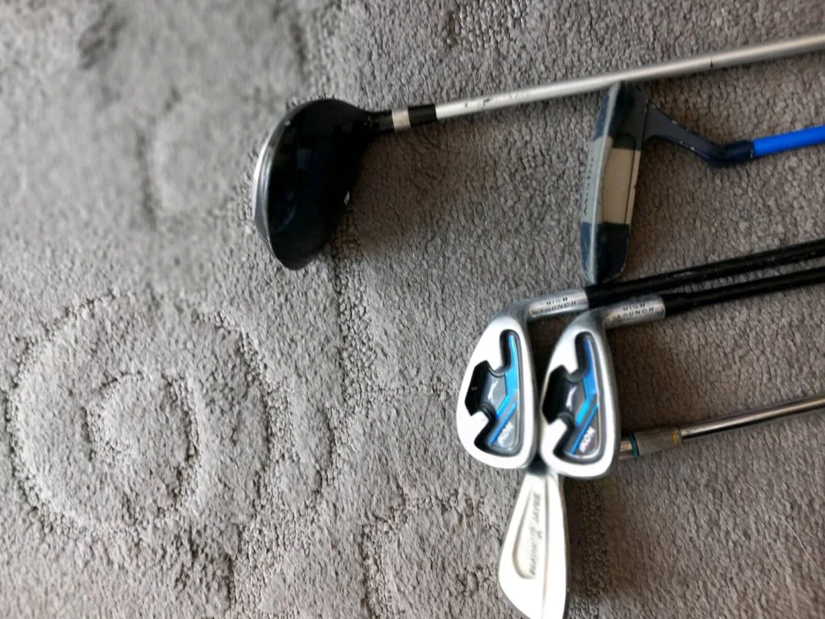 Kids golf clubs and bag with stand. - Image 4