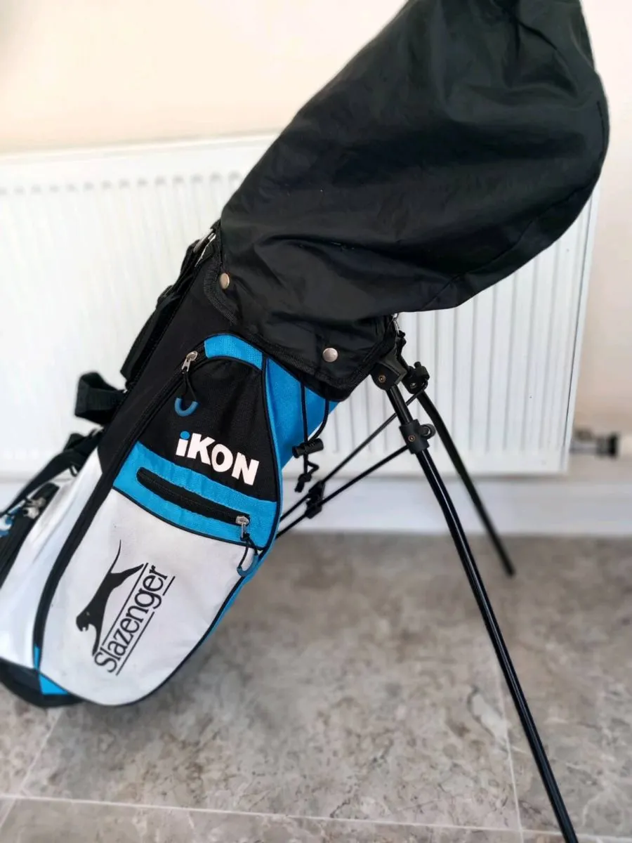 Kids golf clubs and bag with stand. - Image 1
