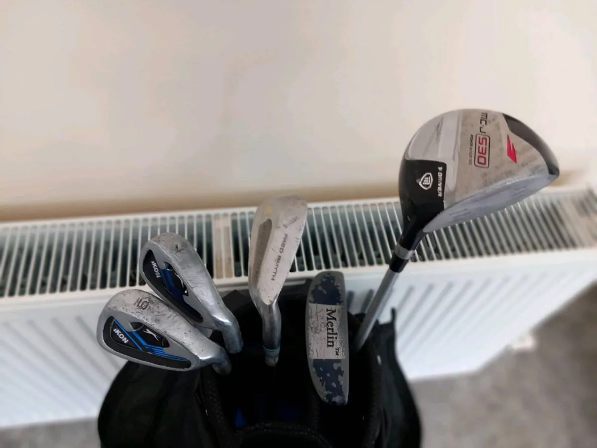 Kids golf clubs and bag with stand. - Image 3