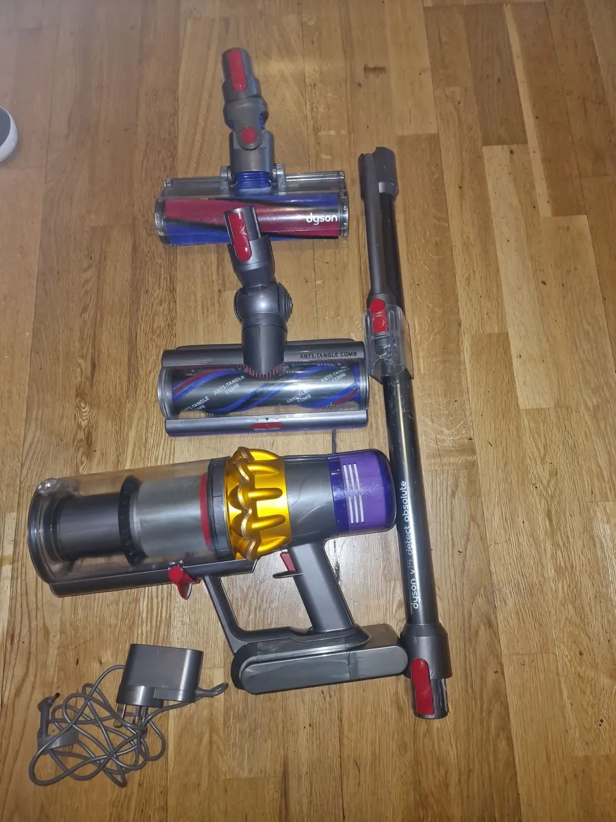Dyson V15 - Image 1