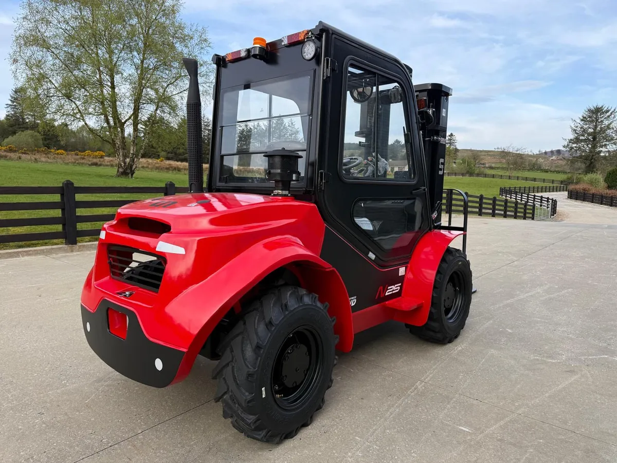 New UN N25 Rough Terrain 4x4 Forklift 2.5Ton - Image 4