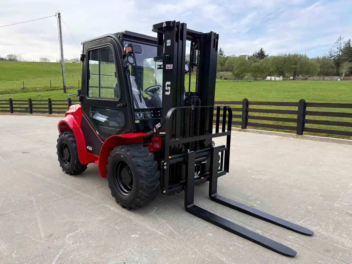 New UN N25 Rough Terrain 4x4 Forklift 2.5Ton - Image 2