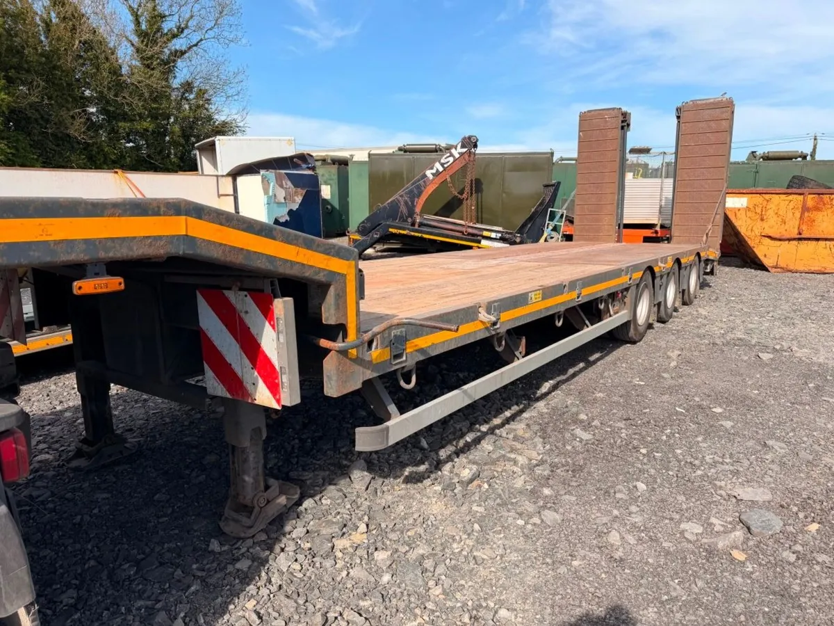 2011 Nooteboom tri axle stepframe lowloader flip t - Image 1