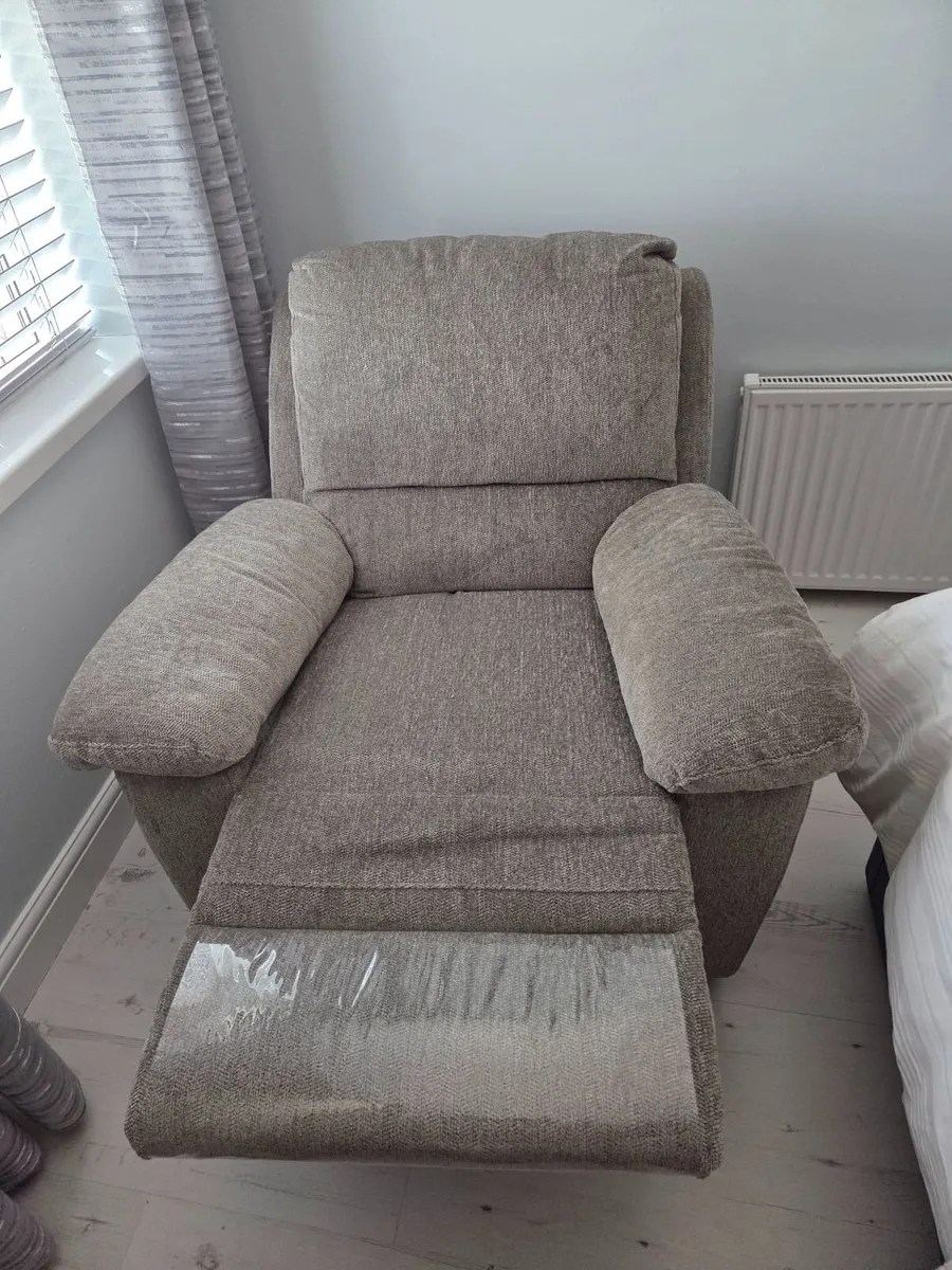 Recliner Chair - Image 1
