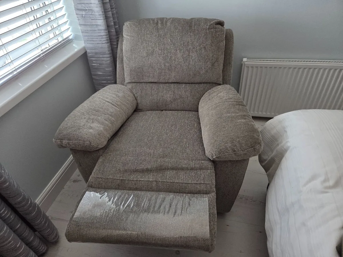 Recliner Chair - Image 4